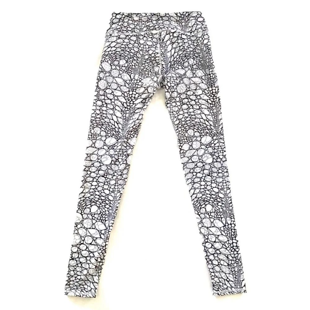 Alo Yoga Iguana Black Gray White Leggings Size XS